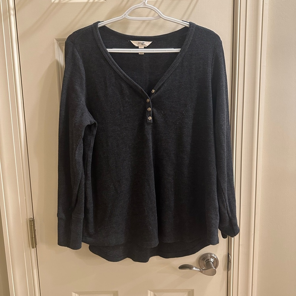 Terra and Sky Women's Black V-Neck Henley Top
